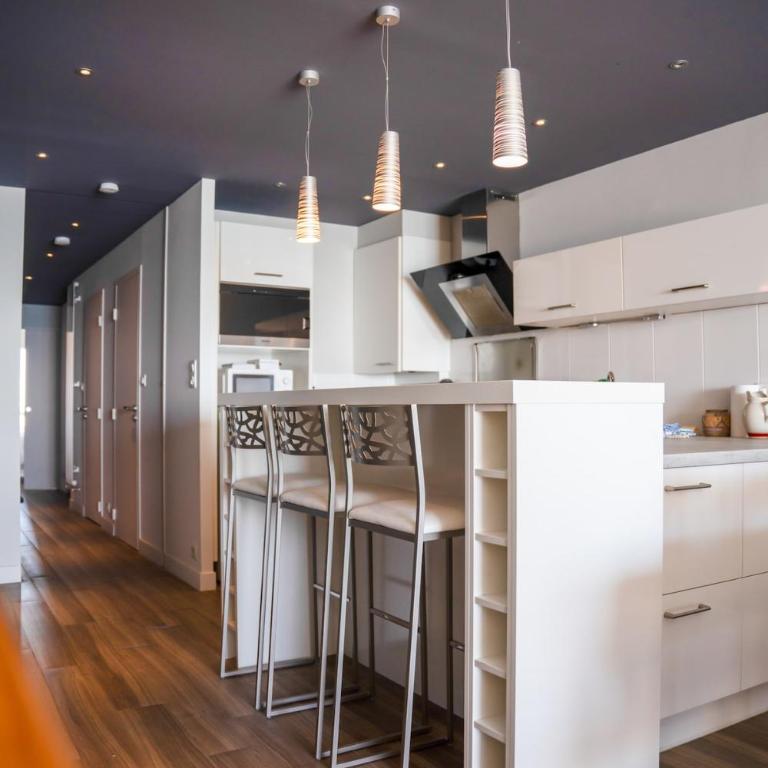 L'Agora - 4-6 people - Oceanfront view & balcony - Three-Bedroom Apartment - 22