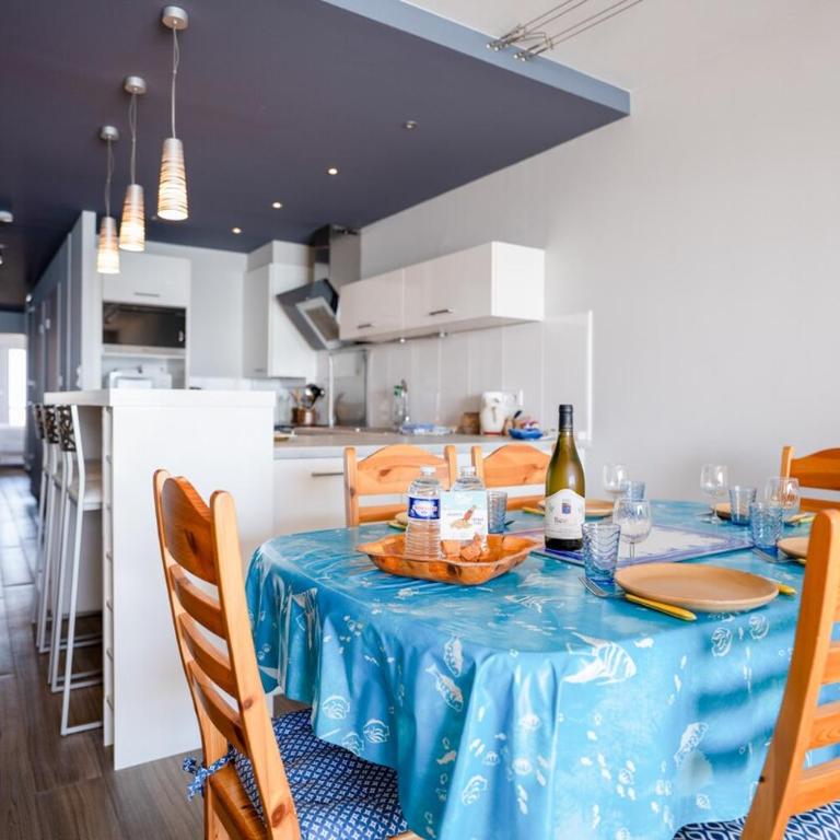 L'Agora - 4-6 people - Oceanfront view & balcony - Three-Bedroom Apartment - 11