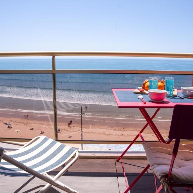L'Agora - 4-6 people - Oceanfront view & balcony - Three-Bedroom Apartment - 1