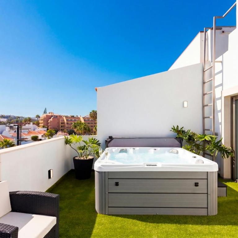 Luxury Penthouse with Sea Views and Terrace La Caleta - Apartment - auf 2 Etagen - 13