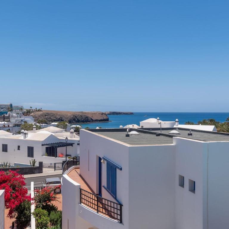 Villa Bella - Sea Views Near Marina Rubicon by Villas Now Ltd - Villa - 2