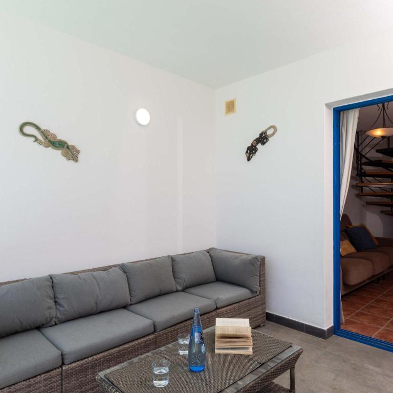 Villa Bella - Sea Views Near Marina Rubicon by Villas Now Ltd - Villa - 10
