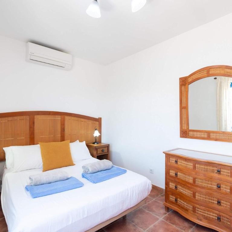 Villa Bella - Sea Views Near Marina Rubicon by Villas Now Ltd - Villa - 32