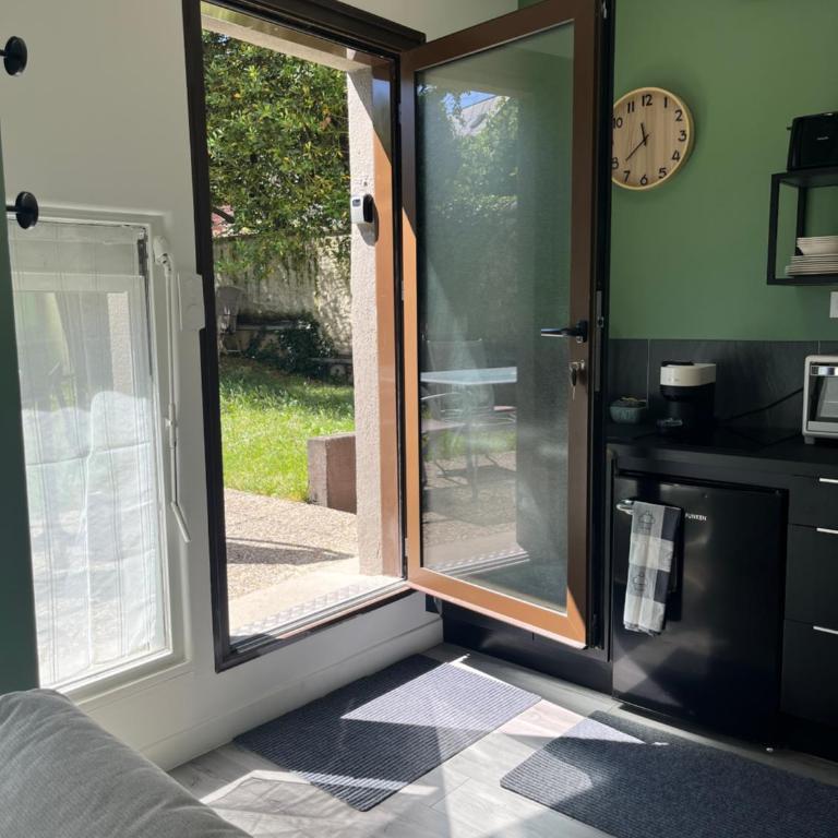 Studio rénové avec Terrasse & Jardin Proche Gare Grenoble - Apartment mit 1 Schlafzimmer - 18