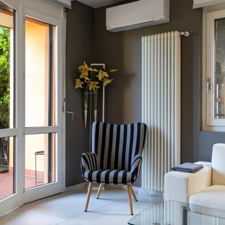Elegant & Comfortable Modern Home with swimming pool - Two-Bedroom House - 15