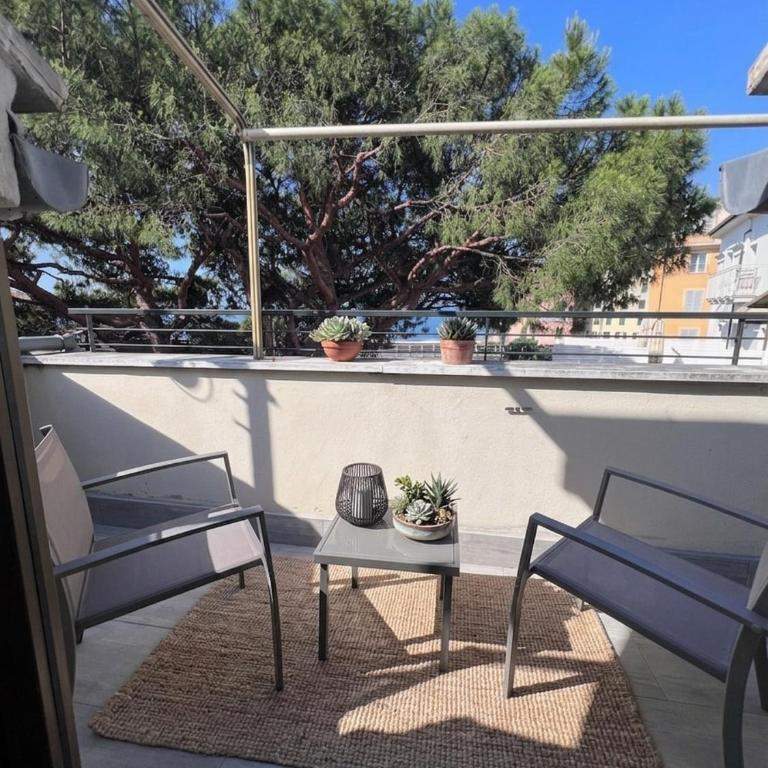 Casa Robleto - Two-Bedroom House - 1