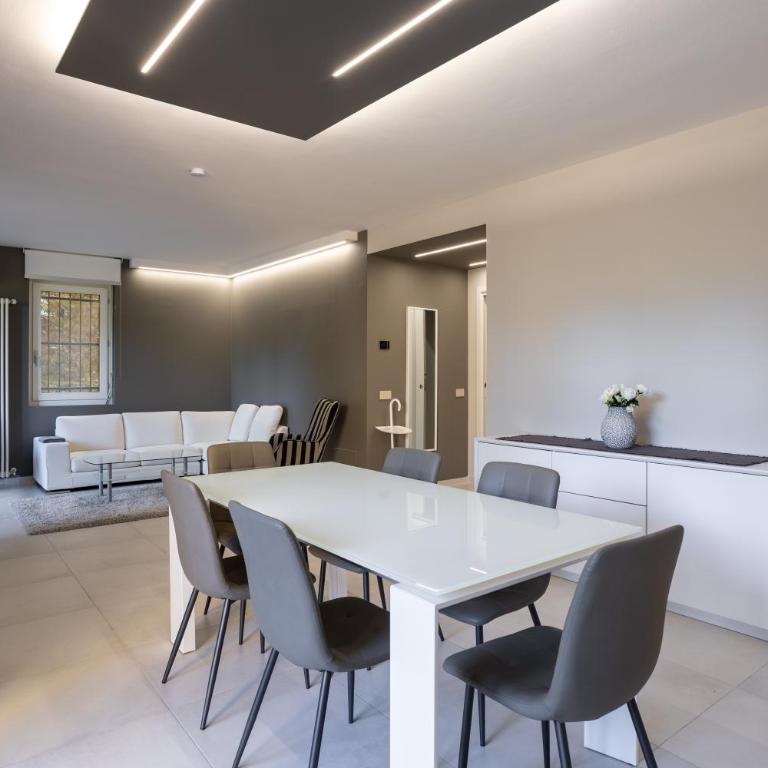 Elegant & Comfortable Modern Home with swimming pool - Two-Bedroom House - 18