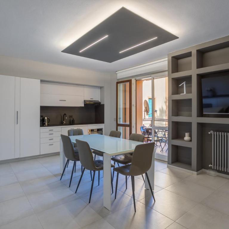 Elegant & Comfortable Modern Home with swimming pool - Two-Bedroom House - 24