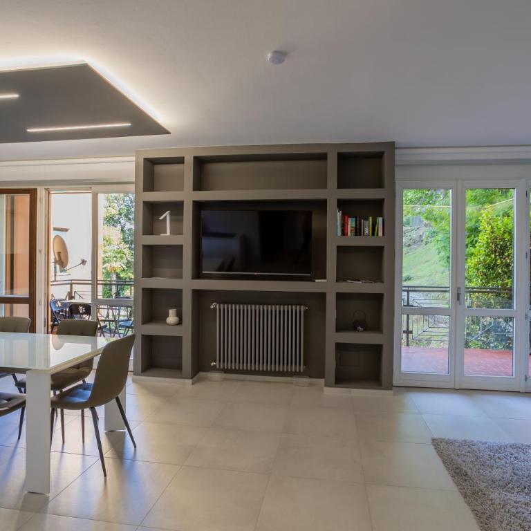 Elegant & Comfortable Modern Home with swimming pool - Two-Bedroom House - 27