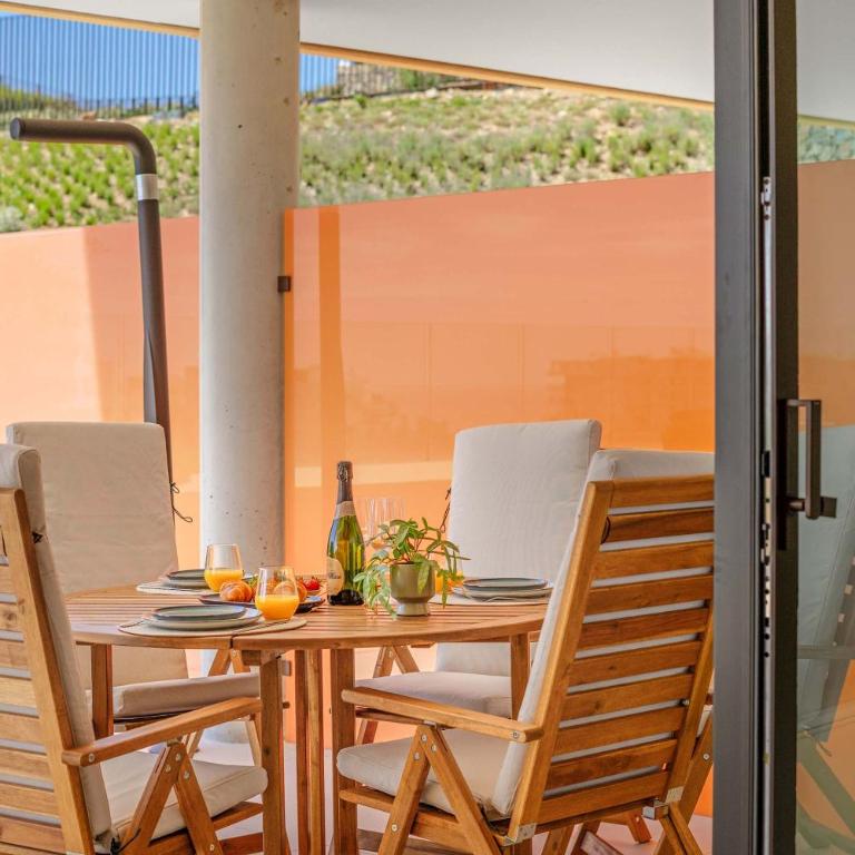 Luxury 2BR Retreat with Private Plunge Pool - Casa Aura - Appartement - 9