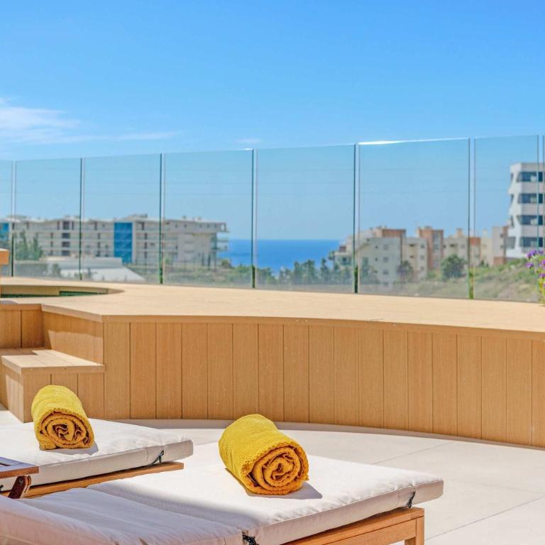 Luxury 2BR Retreat with Private Plunge Pool - Casa Aura - Appartement - 13