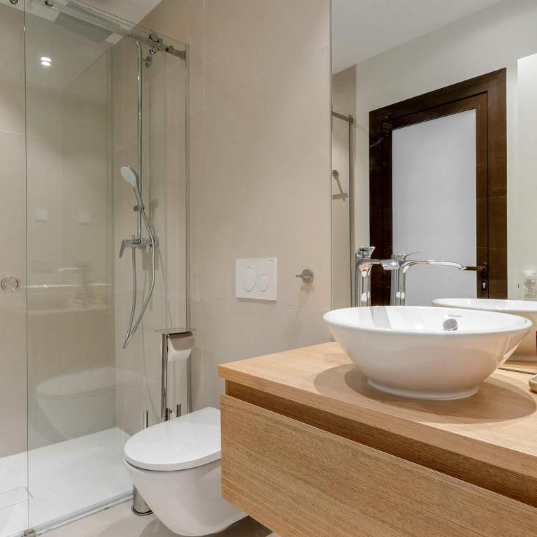 Luxury 2BR Retreat with Private Plunge Pool - Casa Aura - Appartement - 14