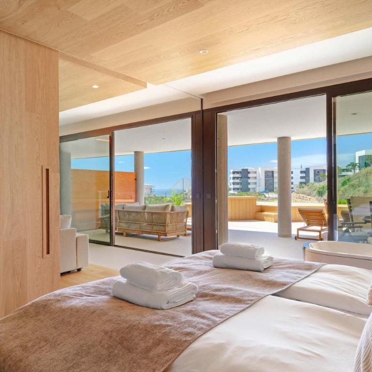 Luxury 2BR Retreat with Private Plunge Pool - Casa Aura - Appartement - 17