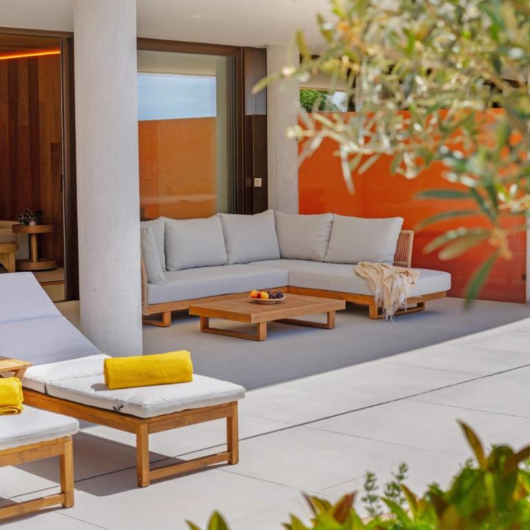 Luxury 2BR Retreat with Private Plunge Pool - Casa Aura - Appartement - 22