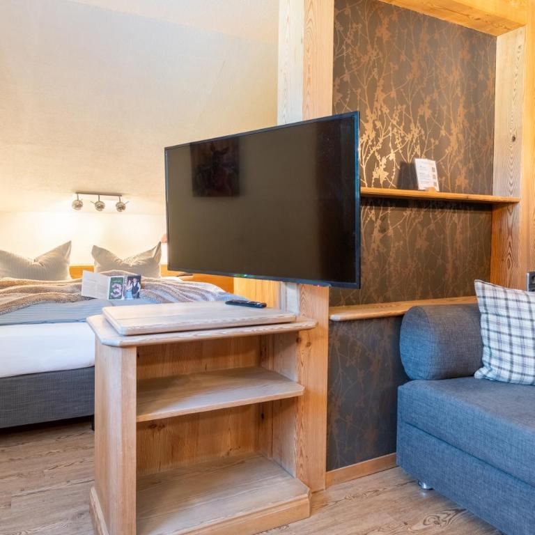 Dreimäderlhaus - Das vegetarische Boutique Hotel - Comfort Dreibettzimmer mit Straßenblick - 1