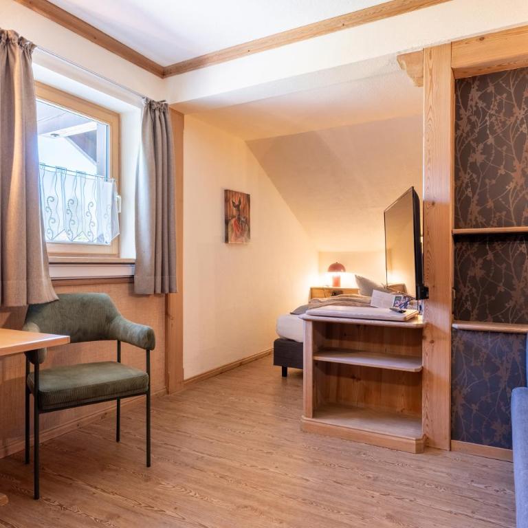 Dreimäderlhaus - Das vegetarische Boutique Hotel - Comfort Dreibettzimmer mit Straßenblick - 12