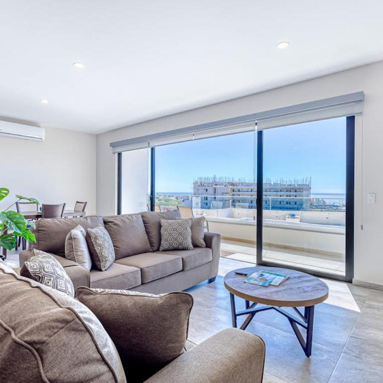 Stunning Oceanfront Luxury Apartment with spacious balcony– Perfect for Families - Casa - 1