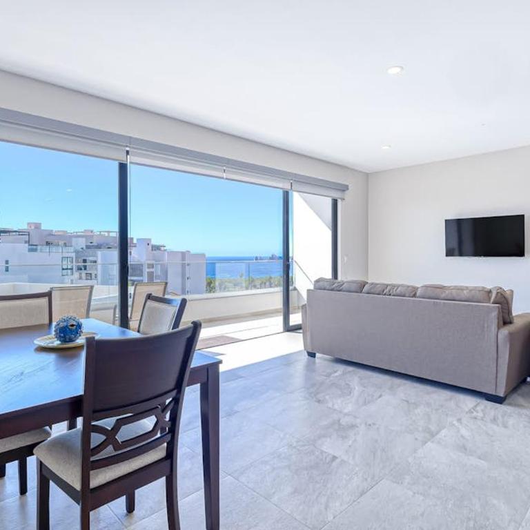 Stunning Oceanfront Luxury Apartment with spacious balcony– Perfect for Families - Casa - 5