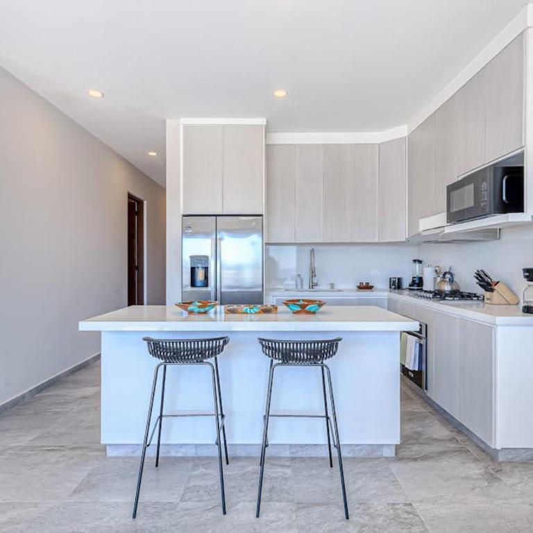 Stunning Oceanfront Luxury Apartment with spacious balcony– Perfect for Families - Casa - 8