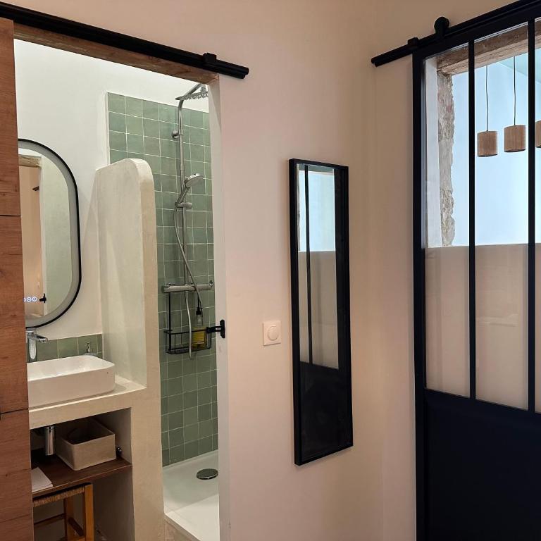 L'Écusson vert - One-Bedroom Apartment - 21
