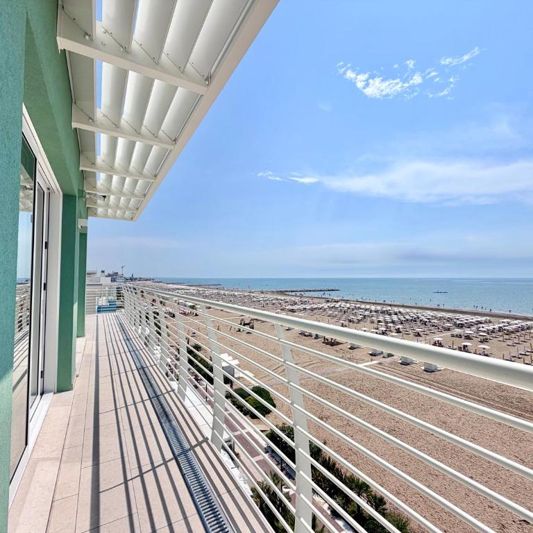 Hotel Royal Garnì - Suite con Vista Mare - 9