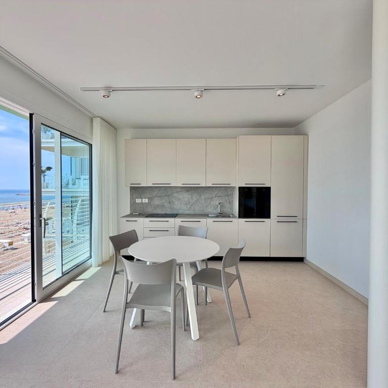 Hotel Royal Garnì - Suite con Vista Mare - 14