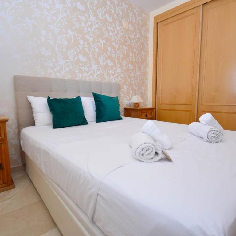 Beach 3br Pool Parking Sleeps 7 - Appartement - 20