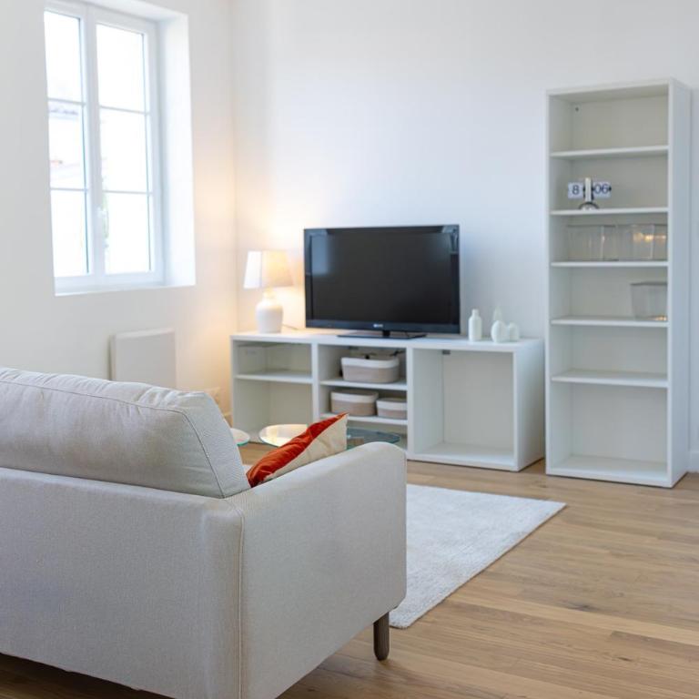 Renovated 2BR Steps from the Market - Appartement 2 Chambres - 2