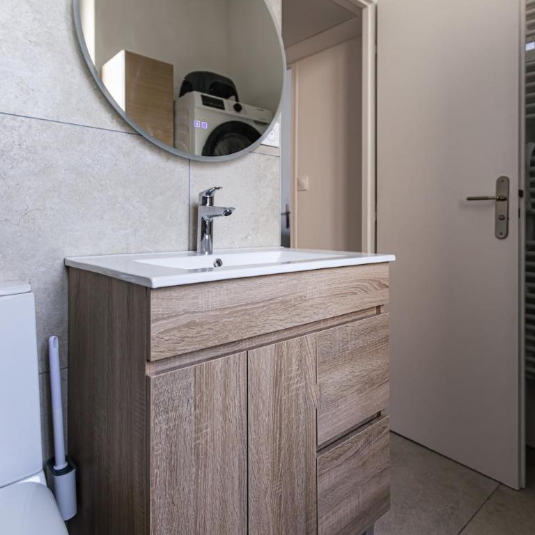 Renovated 2BR Steps from the Market - Appartement 2 Chambres - 11