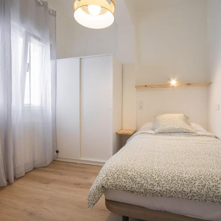 Amplio alojamiento reformado en Oviedo, ideal para familias y grupos - Apartamento de 1 dormitorio - 2