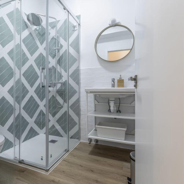 Amplio alojamiento reformado en Oviedo, ideal para familias y grupos - Apartamento de 1 dormitorio - 5