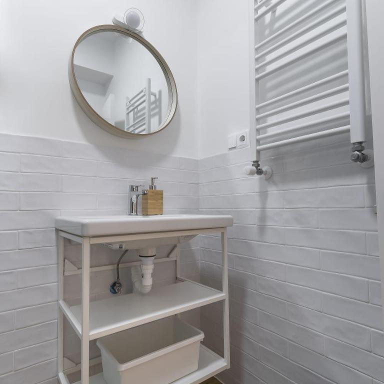 Amplio alojamiento reformado en Oviedo, ideal para familias y grupos - Apartamento de 1 dormitorio - 9