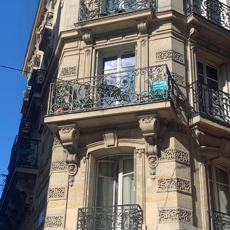 Magnifique appartement en face du métro Lamarck - Montmartre - Appartement 1 Chambre avec Balcon - 4