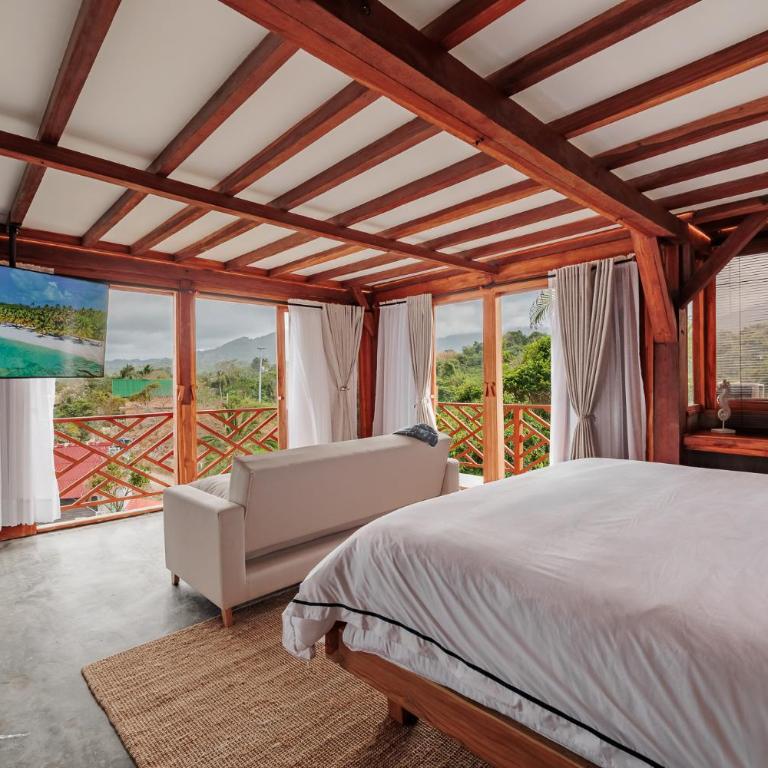 Jaguar Beachfront Ecohotel & Spa - King Suite with Pool View - 6