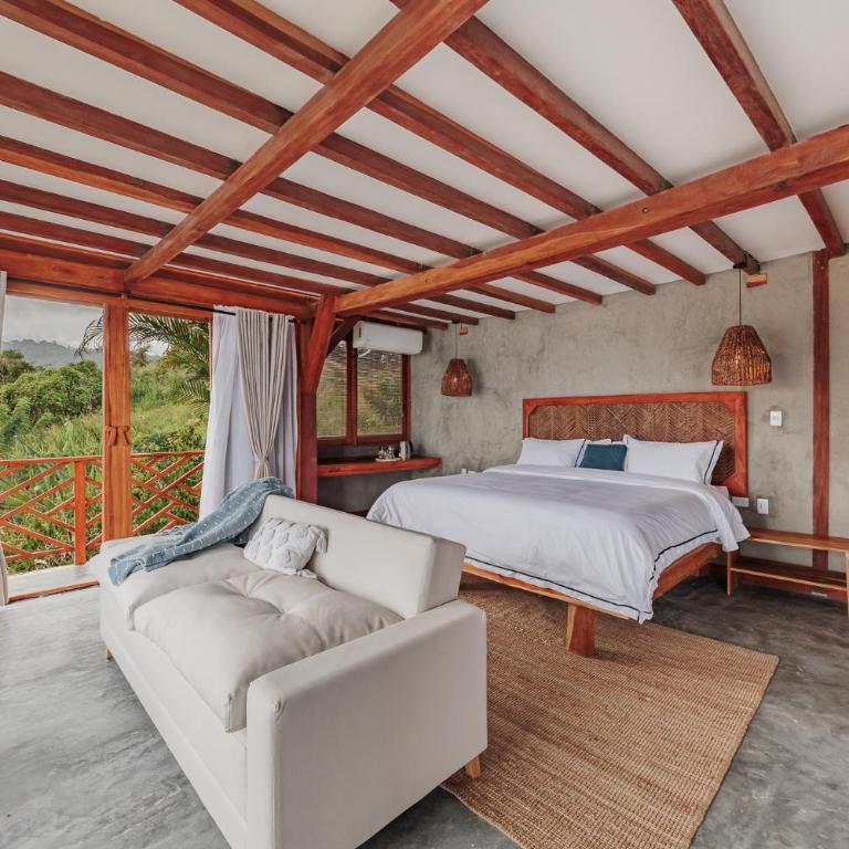 Jaguar Beachfront Ecohotel & Spa - Suite with Mountain View - 4