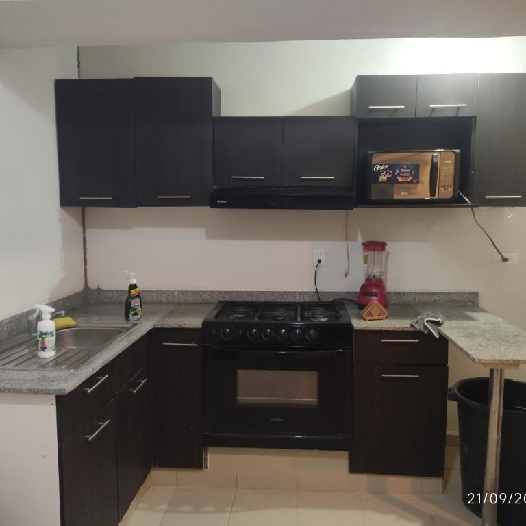 casa confortabla y relajante con alberca y laguna - Casa de 4 dormitorios - 20