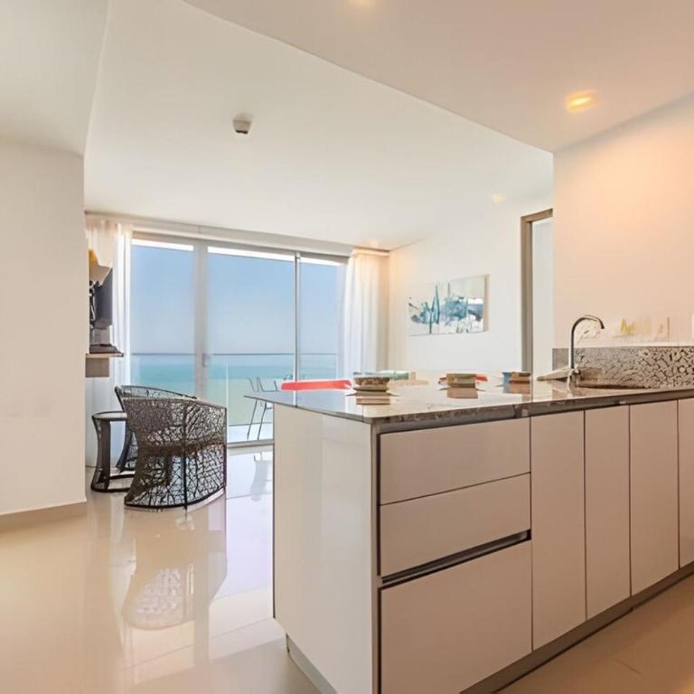 Apartamento con vistas impresionantes - Three-Bedroom Apartment - 14