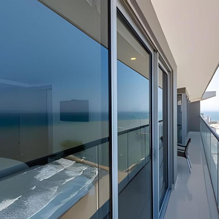 Apartamento con vistas impresionantes - Three-Bedroom Apartment - 19