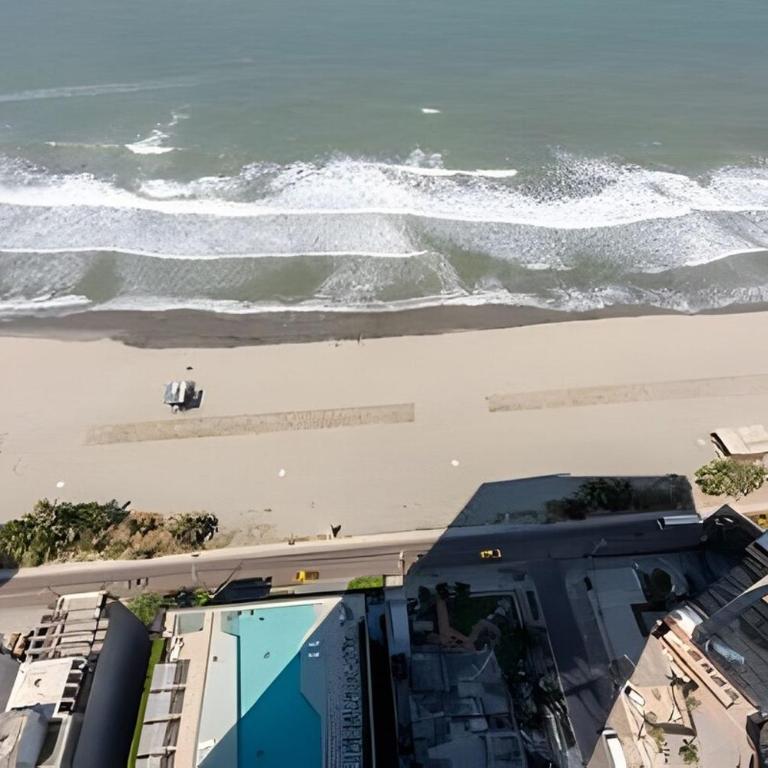 Apartamento con vistas impresionantes - Three-Bedroom Apartment - 32