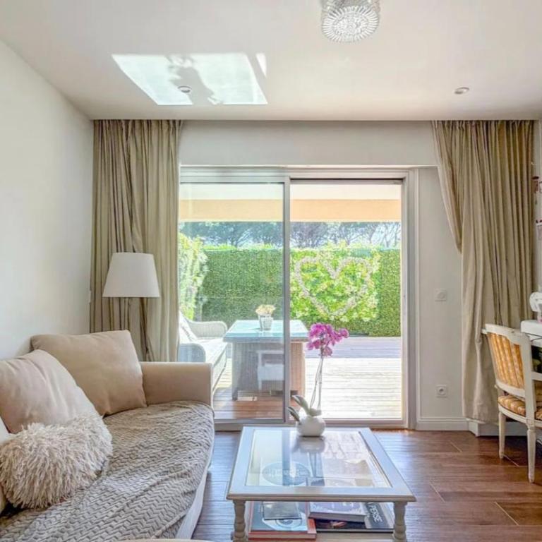Bel appartement T2 dans résidence à Saint-Raphaël Valescure à 10 minutes de la mer - Apartment mit 1 Schlafzimmer - 1