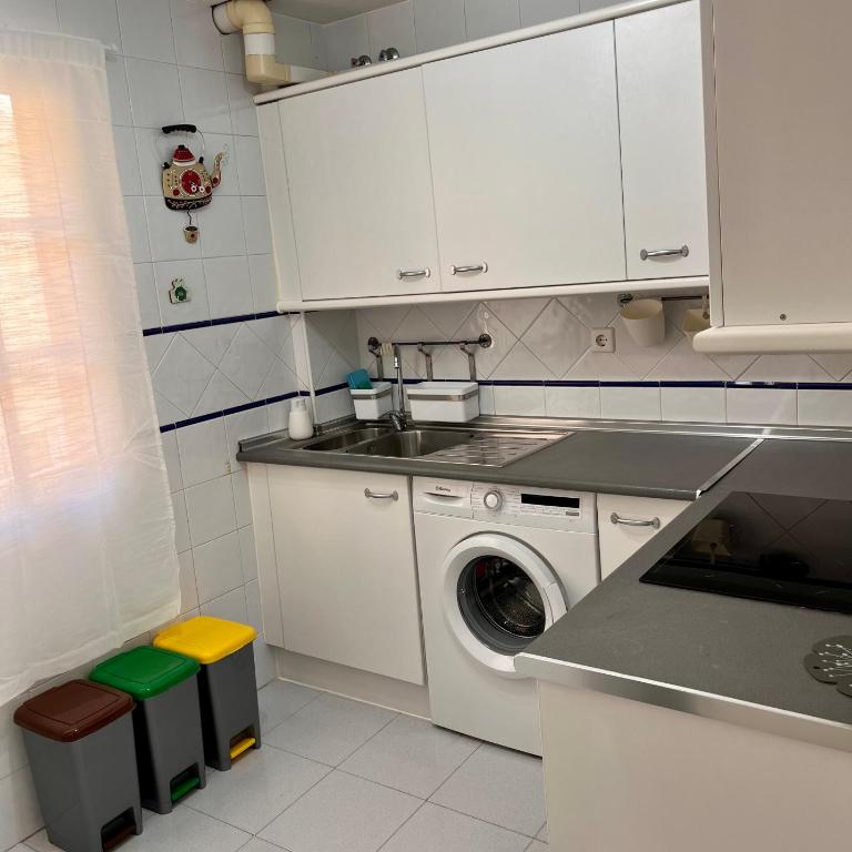 Apartamento céntrico junto al mar con parking - Apartamento de 2 dormitorios con balcón - 13
