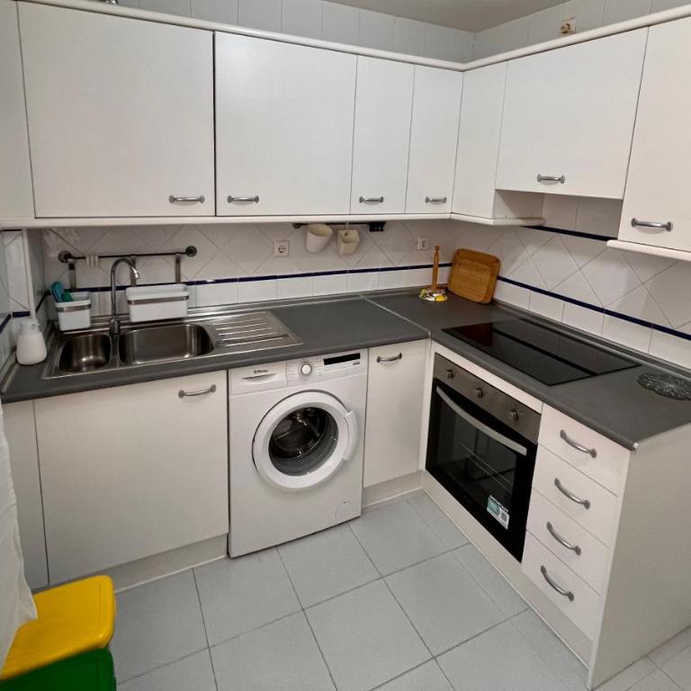 Apartamento céntrico junto al mar con parking - Apartamento de 2 dormitorios con balcón - 11
