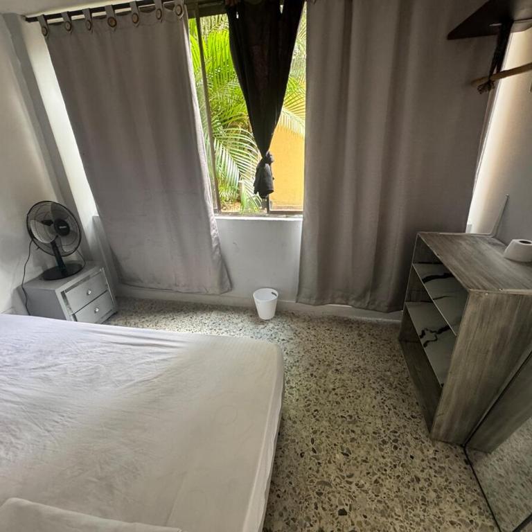 Nice room north of Cali, close to Granada - Double Room - 3