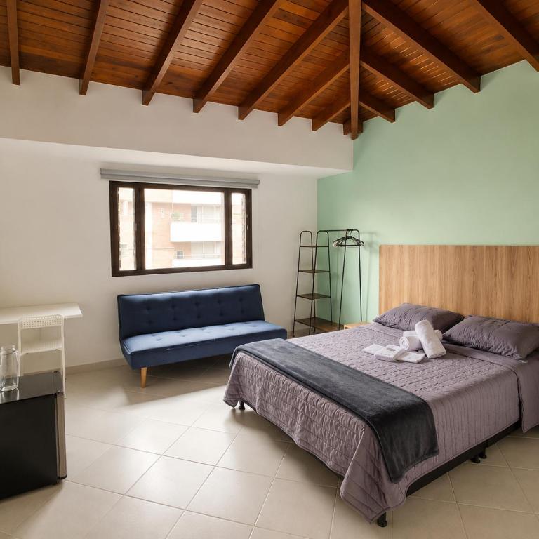Laureles Rooms - Medellín - Habitación Doble Estándar con sofá - 3