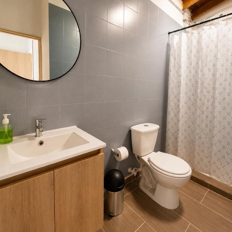 Laureles Rooms - Medellín - Habitación Doble Estándar con sofá - 5