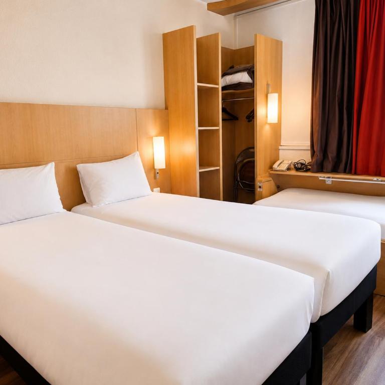 ibis Paris Porte d'Italie - Chambre Standard avec 2 Lits Simples et 1 Lit Enfant - 15