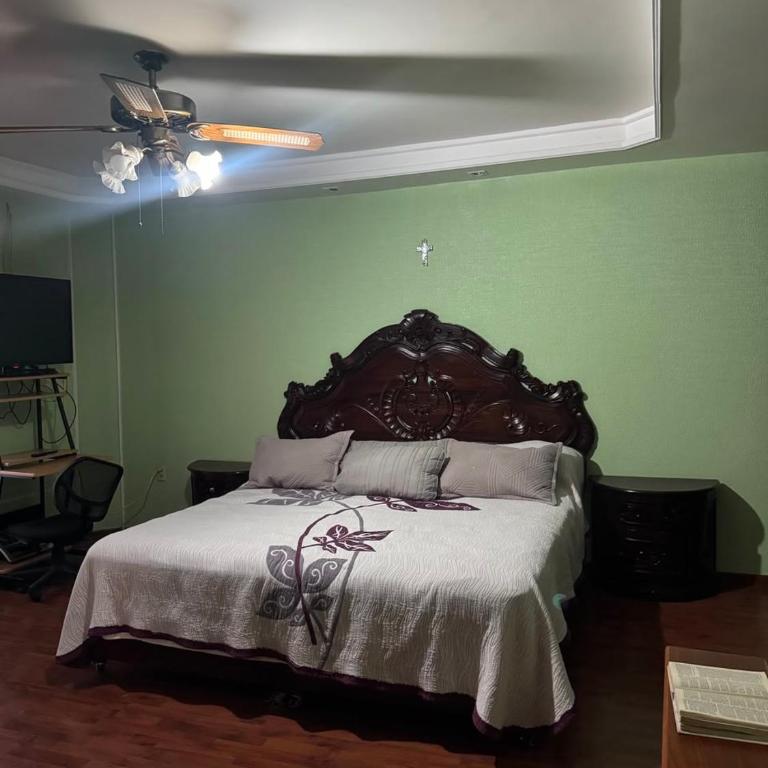 Amplia casa cerca del corazón de Querétaro - Habitación Doble con baño privado - 1