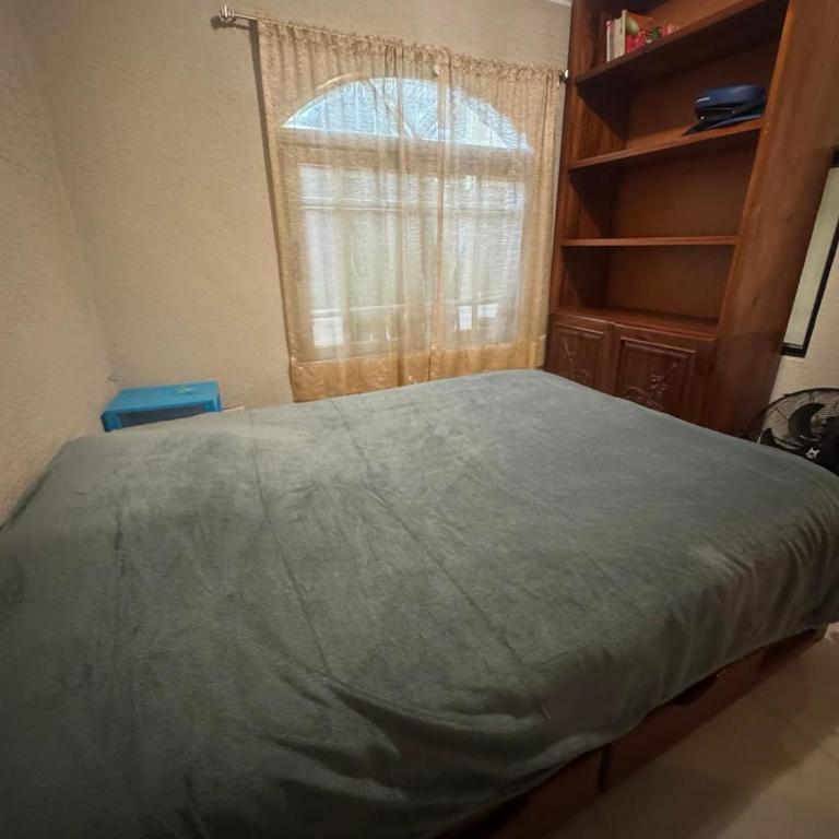 Amplia casa cerca del corazón de Querétaro - Habitación Doble con baño compartido - 1