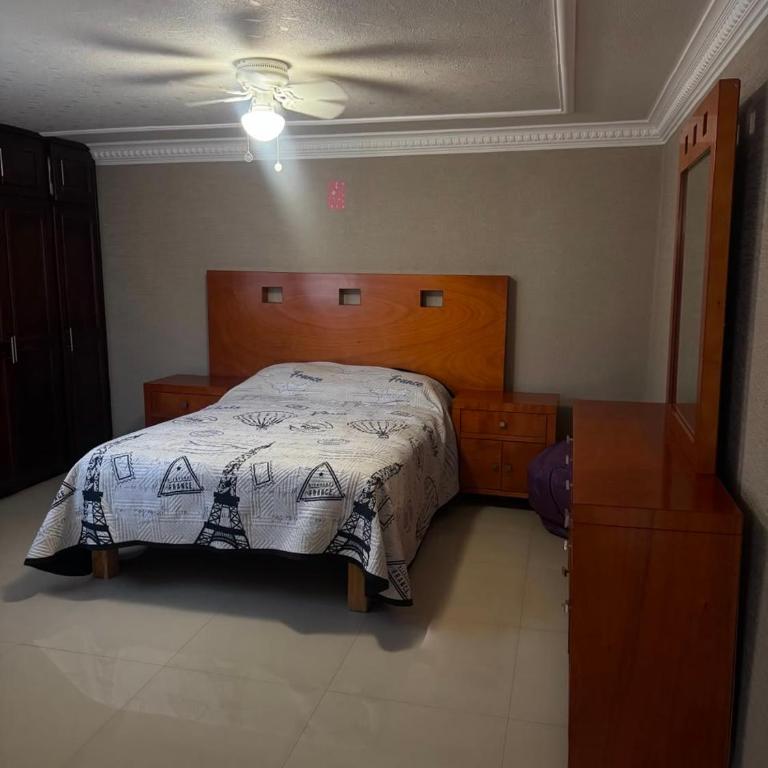 Amplia casa cerca del corazón de Querétaro - Habitación Cuádruple con baño privado - 2