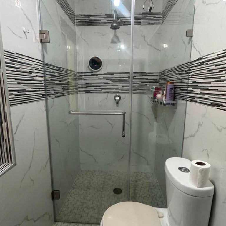 Amplia casa cerca del corazón de Querétaro - Habitación Doble con baño privado - 3
